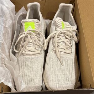 Adidas Swift Run 1.0 in Light Beige